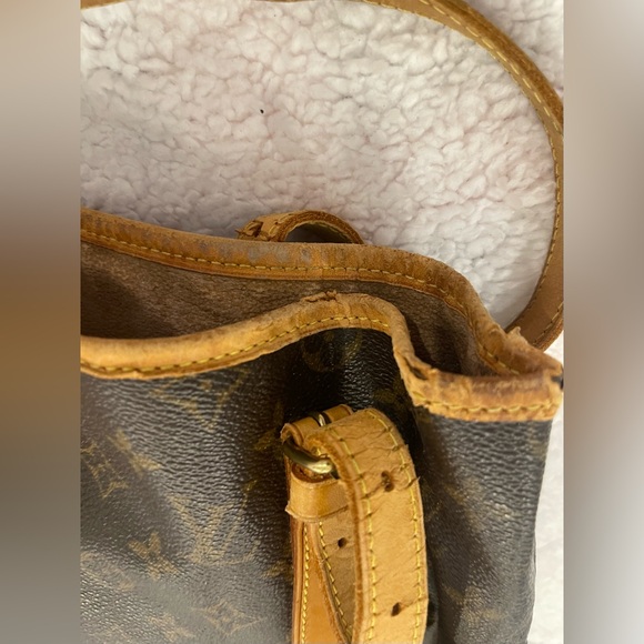 Authentic Monogram Louis vuttion bucket bag - Picture 8 of 10